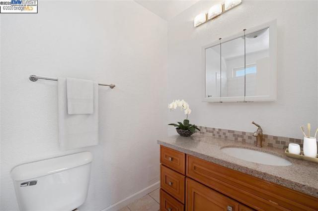 1547 N 23rd Ave., Oakland CA: https://media.crmls.org/mediaz/53207550-58ce-4ed2-8656-c42b47494373.jpg