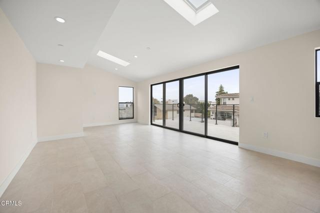 1194 Kingston Lane, Ventura CA: https://media.crmls.org/mediaz/5320c37f-67e6-4b63-a0d0-f98962efdf2e.jpg