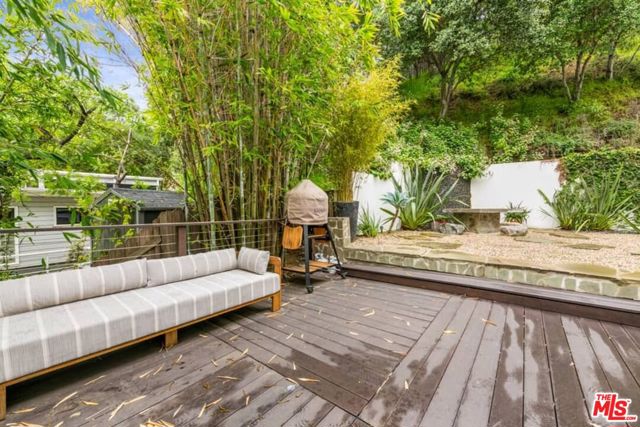 2415 Laurel Pass / Bypass, Los Angeles CA: https://media.crmls.org/mediaz/532144fc-d51c-4b09-804c-4fea5099e11e.jpg