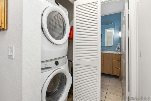 972 8 Sapphire St, San Diego CA: https://media.crmls.org/mediaz/5321554e-3580-407a-9a00-c665d145fc5e.jpg