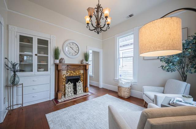 332 Capitol Street, Salinas CA: https://media.crmls.org/mediaz/53224a80-2251-41e2-b668-e911e76ecae0.jpg