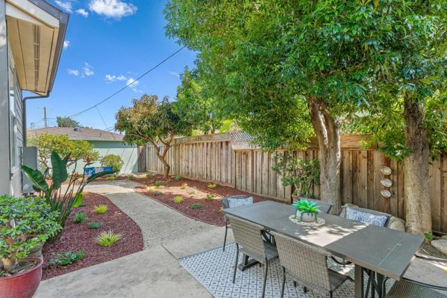 720 Gilroy Drive, Capitola CA: https://media.crmls.org/mediaz/53230114-8688-4b64-8780-7606cbf2f6e2.jpg