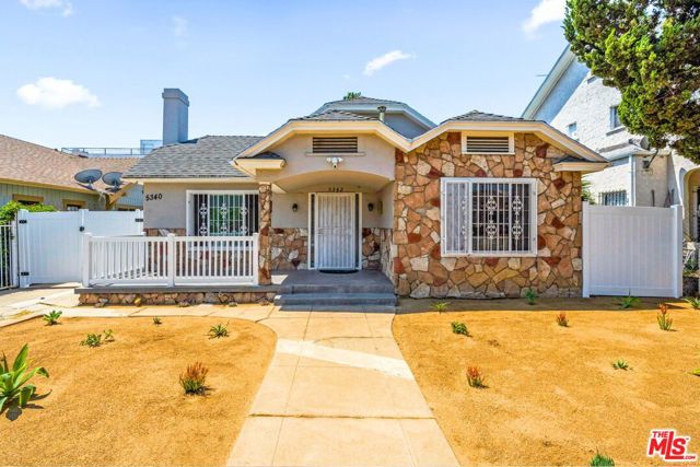 5342 Lemon Grove Avenue, Los Angeles CA: https://media.crmls.org/mediaz/5323612c-1acf-4ad0-92a5-3bcfb4eb87e9.jpg
