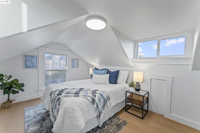 897 Oak Street, Alameda CA: https://media.crmls.org/mediaz/5323b721-0966-4c16-9f19-da72e7a7cad2.jpg