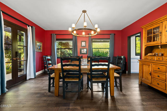 1052 New York Drive, Altadena CA: https://media.crmls.org/mediaz/5323eb97-0cfd-4a77-946d-85785003432c.jpg