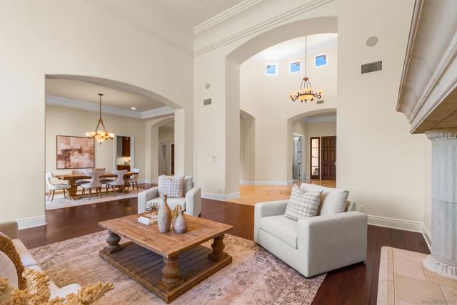 4695 Rancho Verde Trl, San Diego CA: https://media.crmls.org/mediaz/53240139-59c6-4a87-af3d-746fdfaec182.jpg