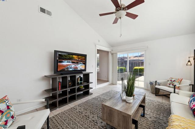 5953 Running Hills Ave, Livermore CA: https://media.crmls.org/mediaz/53250e76-b23c-4f2d-af74-7f33383251c2.jpg