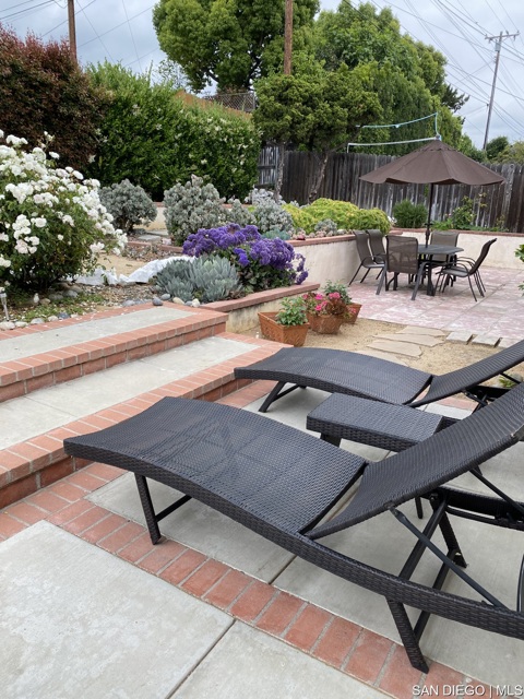 2401 Canfield DR, La Habra CA: https://media.crmls.org/mediaz/532626d8-7d75-4c34-916a-e24aec500f41.jpg