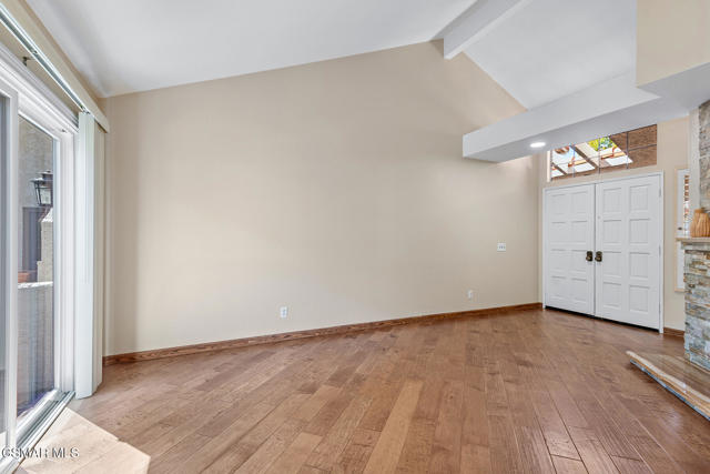 6208 Corte Antigua, Camarillo CA: https://media.crmls.org/mediaz/53265825-a950-463c-b3a1-5a14e6721ec3.jpg