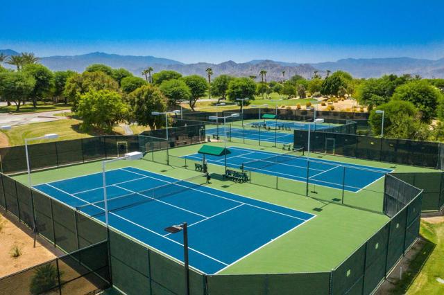 80435 Muirfield Drive, Indio CA: https://media.crmls.org/mediaz/53269a17-6eae-4f8e-8987-be4124ce27cc.jpg