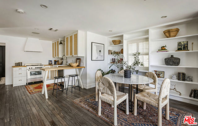 3831 Fernwood Avenue, Los Angeles CA: https://media.crmls.org/mediaz/5326ab83-ab57-4f88-b087-79ba14811cd0.jpg