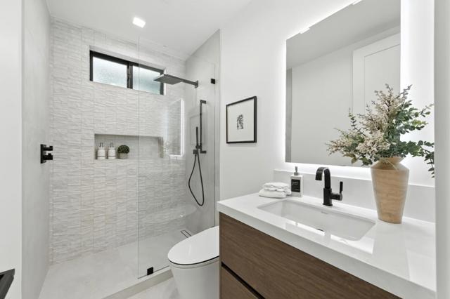 125 15th Avenue, San Mateo CA: https://media.crmls.org/mediaz/5326c779-3b2e-450d-86ac-970174c39536.jpg