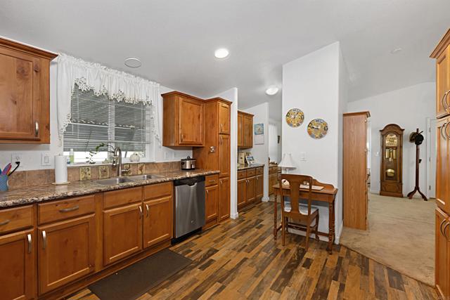 15420 Olde Highway 80, El Cajon CA: https://media.crmls.org/mediaz/5326e9c7-46db-4541-b953-afe72accfc59.jpg