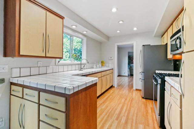 878 Hillcrest Drive, Redwood City CA: https://media.crmls.org/mediaz/5327980d-015c-4412-9f99-95e9a95521c8.jpg