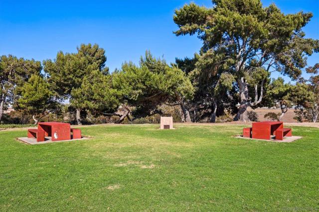 823 Fuchsia Ln, San Diego CA: https://media.crmls.org/mediaz/53280909-99e4-4e3d-96ee-cd2cc22a5b76.jpg