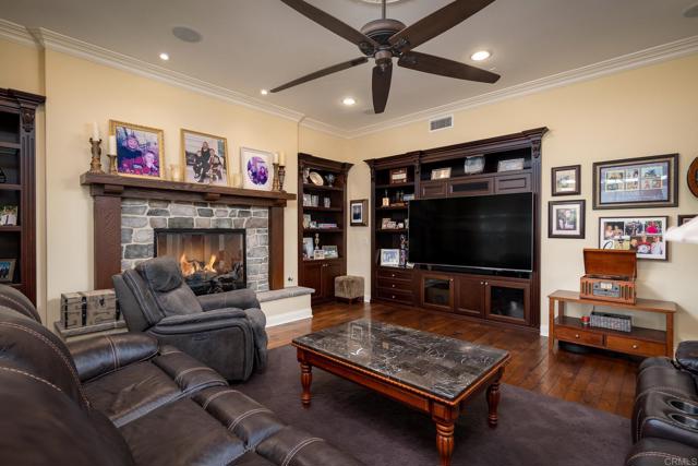 6767 Malachite Place, Carlsbad CA: https://media.crmls.org/mediaz/53281218-8cff-4f66-b7e5-486bc26a3f35.jpg
