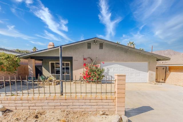 53385 Eisenhower Dr Drive, La Quinta CA: https://media.crmls.org/mediaz/53282848-fd6a-494e-9495-f10b24de2534.jpg