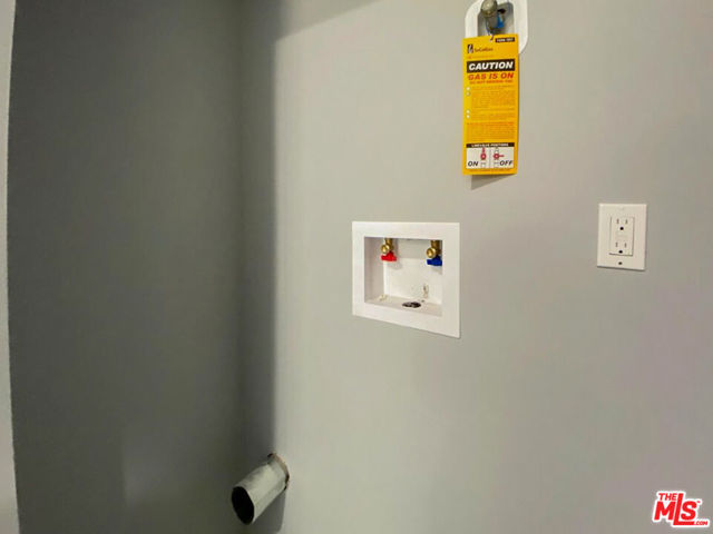 9009 Monogram Ave, Northridge CA: https://media.crmls.org/mediaz/53285d96-f57d-4e88-8d1a-e14297ab5c3e.jpg