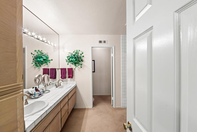 43870 Via Granada, Palm Desert CA: https://media.crmls.org/mediaz/5328610e-8815-4dcf-8ac4-f084896257f5.jpg