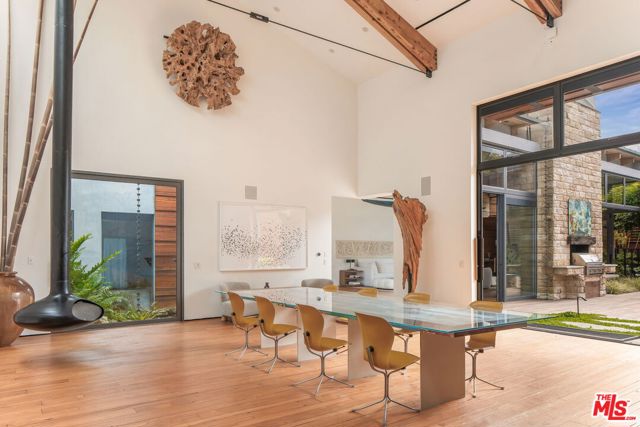 345 W Channel Road, Santa Monica CA: https://media.crmls.org/mediaz/5328de88-9abb-46f9-863f-20344ae5f087.jpg