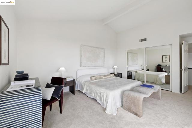 6019 Ridgemont Dr, Oakland CA: https://media.crmls.org/mediaz/53292f0e-0cb8-471d-83f6-4550c9557579.jpg