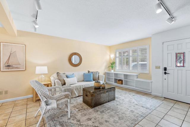 303 Cherry Avenue, Capitola CA: https://media.crmls.org/mediaz/53294496-f214-4ed0-a118-81544cb70878.jpg