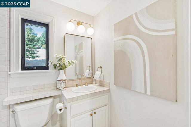 29 Brandt Dr, Moraga CA: https://media.crmls.org/mediaz/5329c61d-39aa-464e-bc6a-0f09abf1f10a.jpg