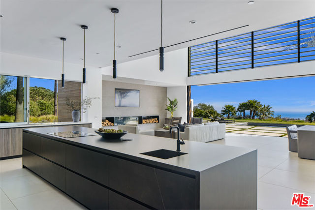 5601 Kanan Dume Road, Malibu CA: https://media.crmls.org/mediaz/5329c731-5d8d-4229-94c2-d95959f23511.jpg