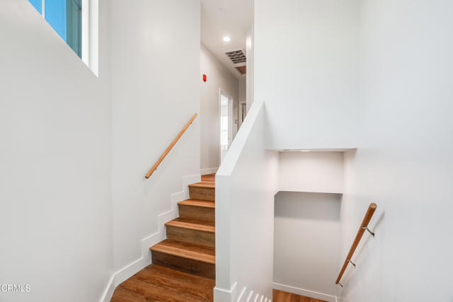 300 E Alhambra Road, Alhambra CA: https://media.crmls.org/mediaz/5329e384-8be9-4481-92ac-7ee0d5f749da.jpg