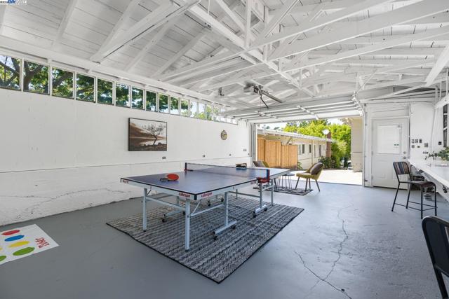 3914 Laguna Ave, Oakland CA: https://media.crmls.org/mediaz/532a6c3d-fea9-4e6a-b64b-0ed6d6c8c8ea.jpg