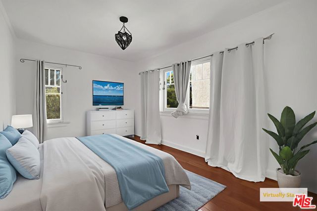 632 N Mariposa Avenue, Los Angeles CA: https://media.crmls.org/mediaz/532a88cc-2f5f-4585-ad9b-5b116251c578.jpg