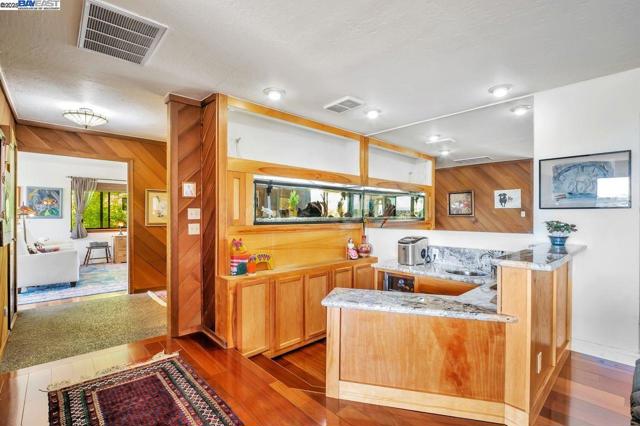 31865 Chicoine Ave, Hayward CA: https://media.crmls.org/mediaz/532b12a4-a80e-44a4-81fe-805a434faecb.jpg