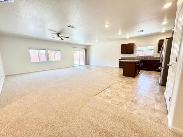 597 Pendragon St, Manteca CA: https://media.crmls.org/mediaz/532be292-e32e-4b0b-aef5-cac06b72da7d.jpg