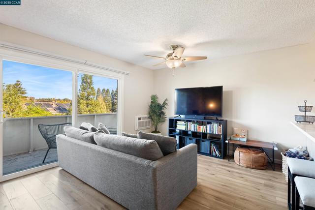 2420 Pleasant Hill Rd, Pleasant Hill CA: https://media.crmls.org/mediaz/532c0798-1428-4a48-9405-9020b68f9cc9.jpg