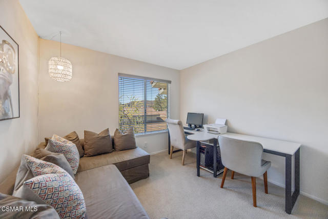 979 Quarterhorse Lane, Oak Park CA: https://media.crmls.org/mediaz/532c6bb8-a549-47fe-a011-7381b5950291.jpg