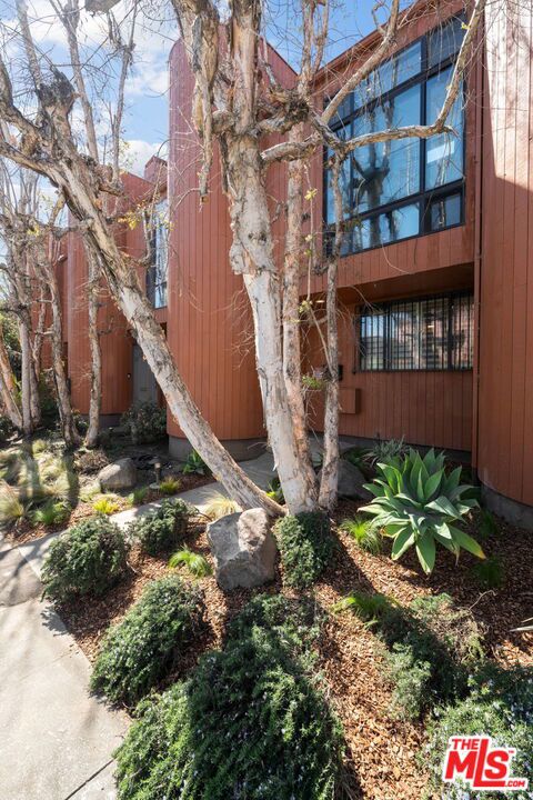 2108 Neilson Way, Santa Monica CA: https://media.crmls.org/mediaz/532c7989-3bee-4c38-aa3f-bd3f90f4cc9c.jpg