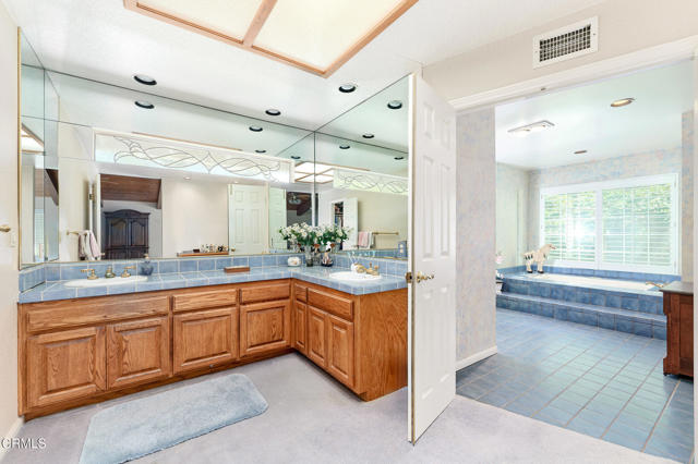 11616 E Las Posas Road, Camarillo CA: https://media.crmls.org/mediaz/532d78a1-caa8-451f-85b2-72a134fb71b2.jpg