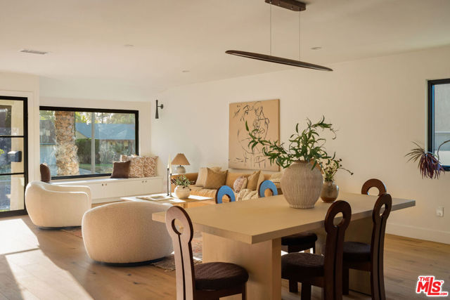 3820 S Burnside Avenue, Los Angeles CA: https://media.crmls.org/mediaz/532da1ba-bd0b-438c-907b-d4a65c12e04c.jpg