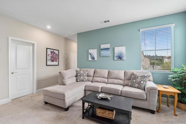 27661 Heritage Ln, Valley Center CA: https://media.crmls.org/mediaz/532e2c26-d669-41dc-8092-38393887755a.jpg