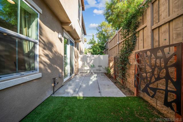 3135 Linwood St, Vista CA: https://media.crmls.org/mediaz/532e686c-56b3-4848-a0cb-9d6f723f52a9.jpg