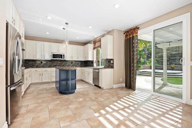 Detail Gallery Image 20 of 56 For 1122 via Vera Cruz, San Marcos,  CA 92078 - 5 Beds | 3 Baths