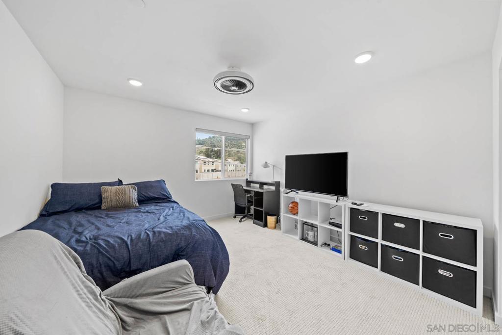 MLS #250029425SD img 27