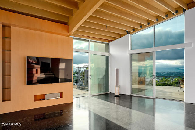 3681 Alomar Drive, Sherman Oaks CA: https://media.crmls.org/mediaz/532f2c38-c803-4f7a-9864-1852700298e2.jpg