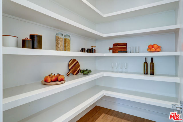 11729 Hartsook Street, Valley Village CA: https://media.crmls.org/mediaz/532ffd7b-f416-4ed5-bb4f-92e610d77a0a.jpg