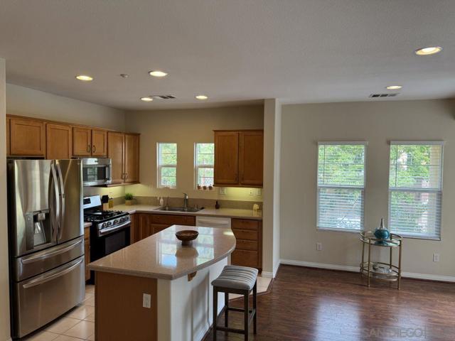 1355 Sky Ridge Ct, San Marcos CA: https://media.crmls.org/mediaz/53309fb8-27ec-4e70-89f7-e611eb47a37c.jpg