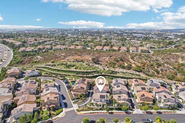 6698 Spartina Ct, Carlsbad CA: https://media.crmls.org/mediaz/5330b679-aeb9-449d-841e-abff2b502368.jpg