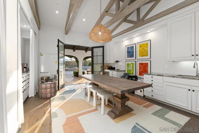 16304 Via De Santa Fe, Rancho Santa Fe CA: https://media.crmls.org/mediaz/533132ac-3999-47ab-8857-ba2f7905ac6d.jpg