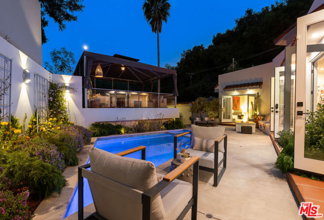 8701 Wonderland Park Avenue, Los Angeles CA: https://media.crmls.org/mediaz/53316300-84d6-4dea-961f-87b17795e964.jpg