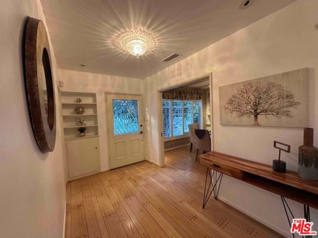 2005 Chilton Drive, Glendale CA: https://media.crmls.org/mediaz/533164b0-9884-4ab6-8bd8-0b7a80d17990.jpg