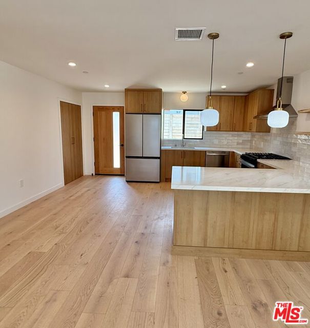 2427 Shoredale Avenue, Los Angeles CA: https://media.crmls.org/mediaz/53317279-4423-497d-a517-e82681d155bc.jpg